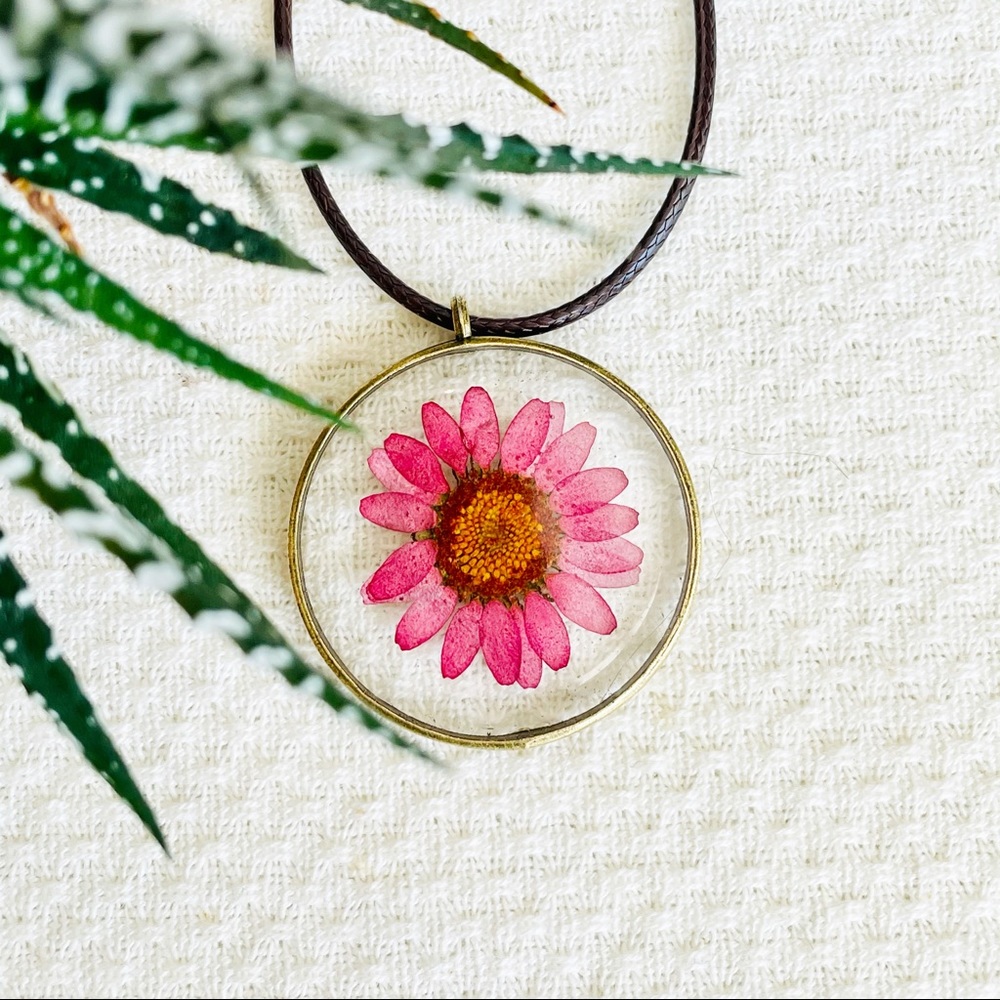 Flower resin necklace